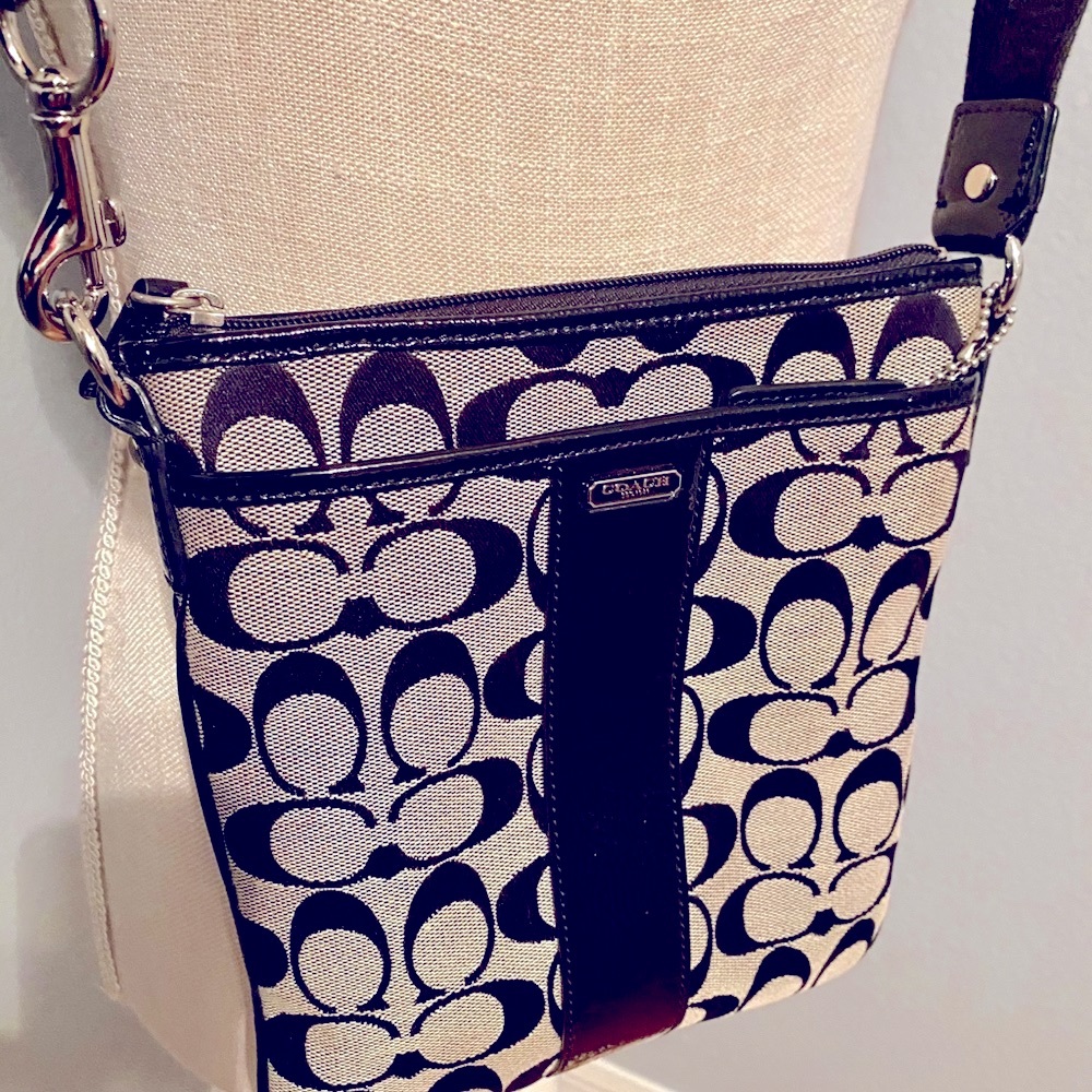 ▪️COACH▪️CROSS BODY BLACK AND GRAY SIGNATURE